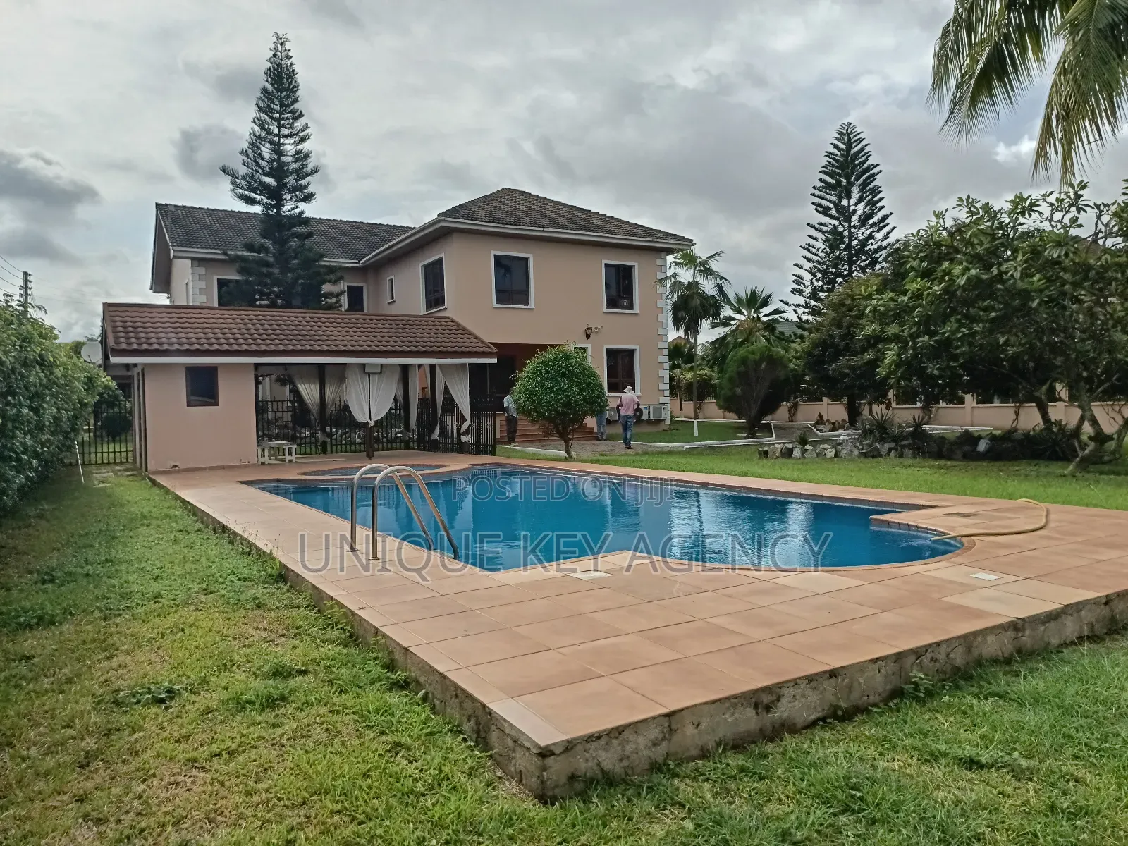 7bdrm House in Unique Key Agency, Airport Residential Area for rent
