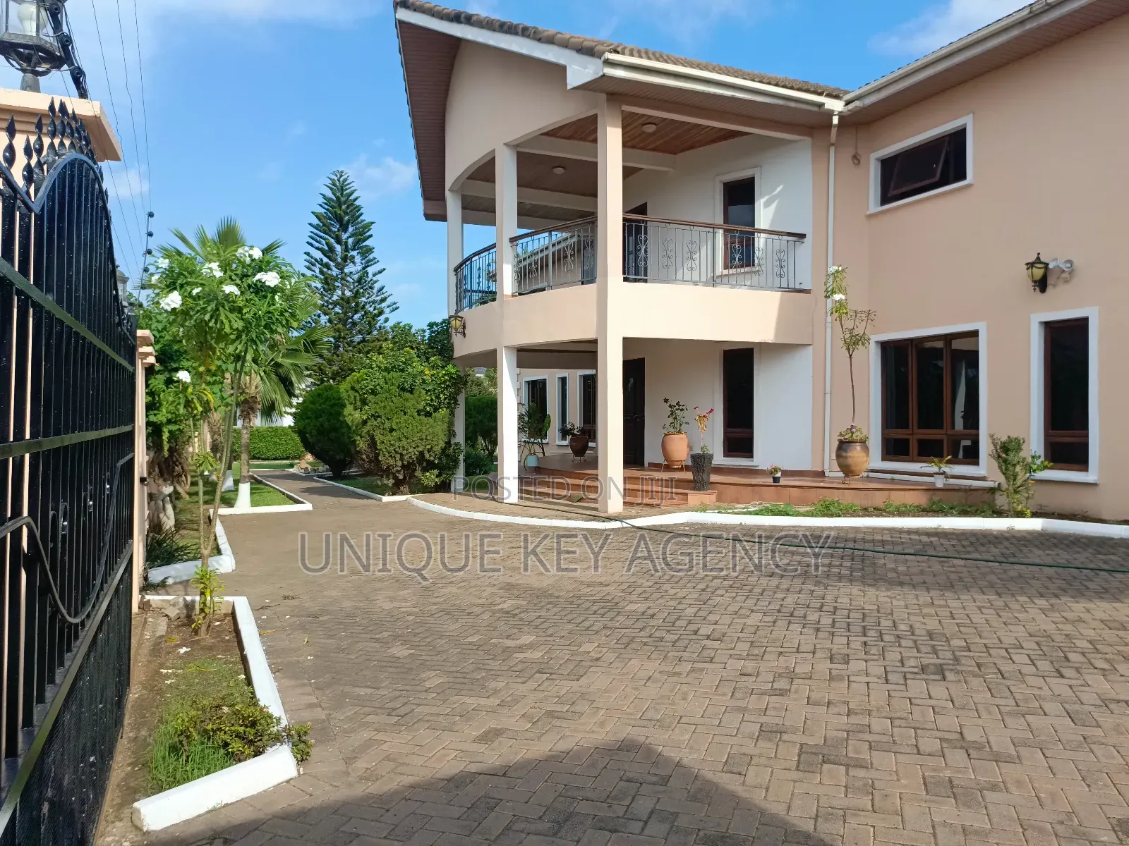 7bdrm House in Unique Key Agency, Airport Residential Area for rent