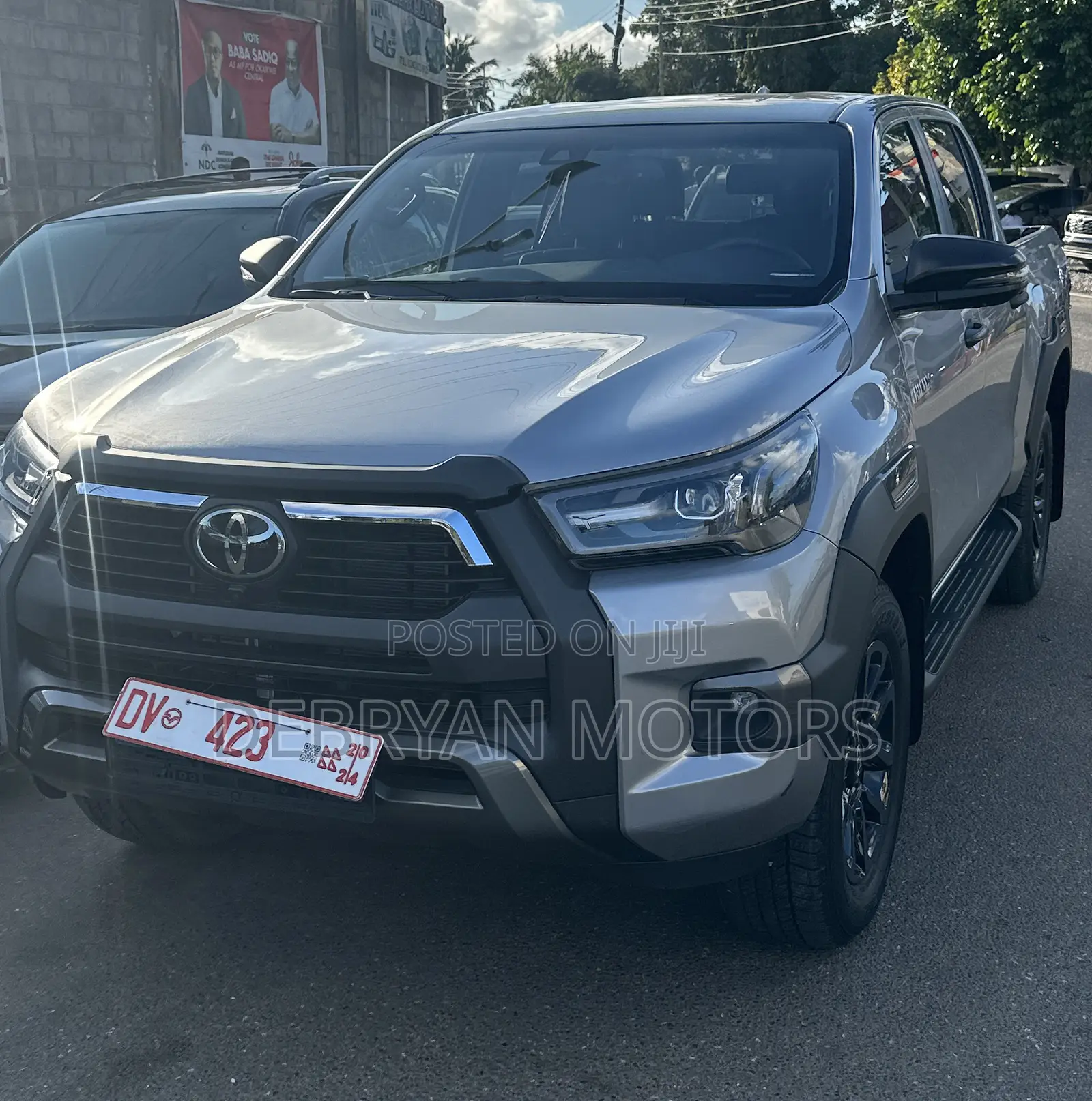 New Toyota Hilux 2023 Silver