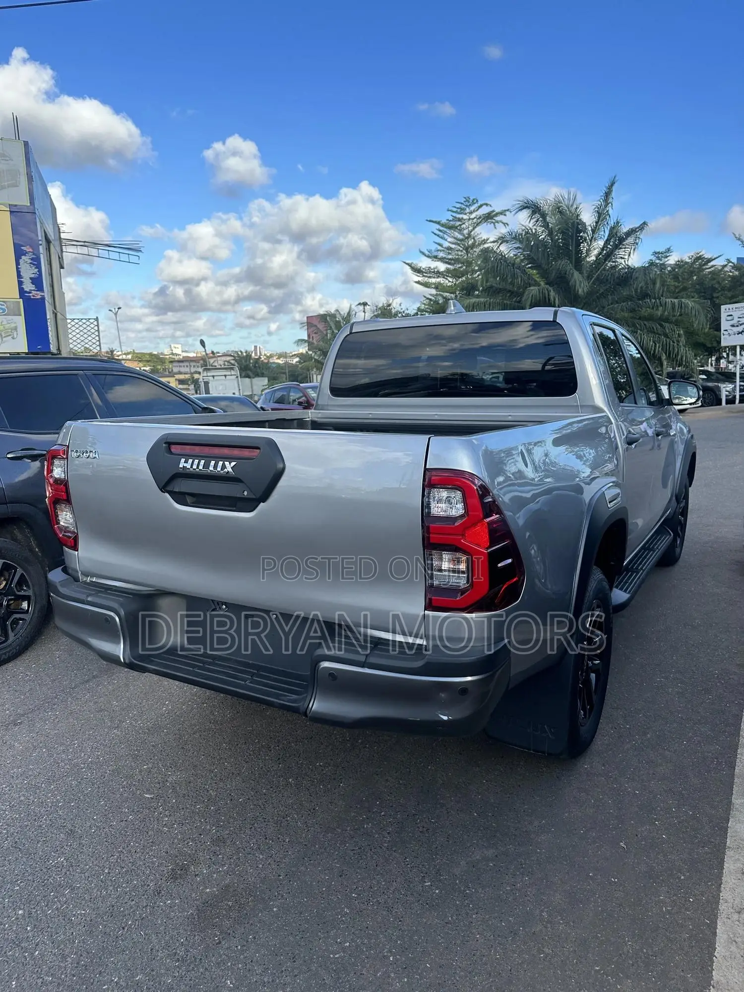 New Toyota Hilux 2023 Silver