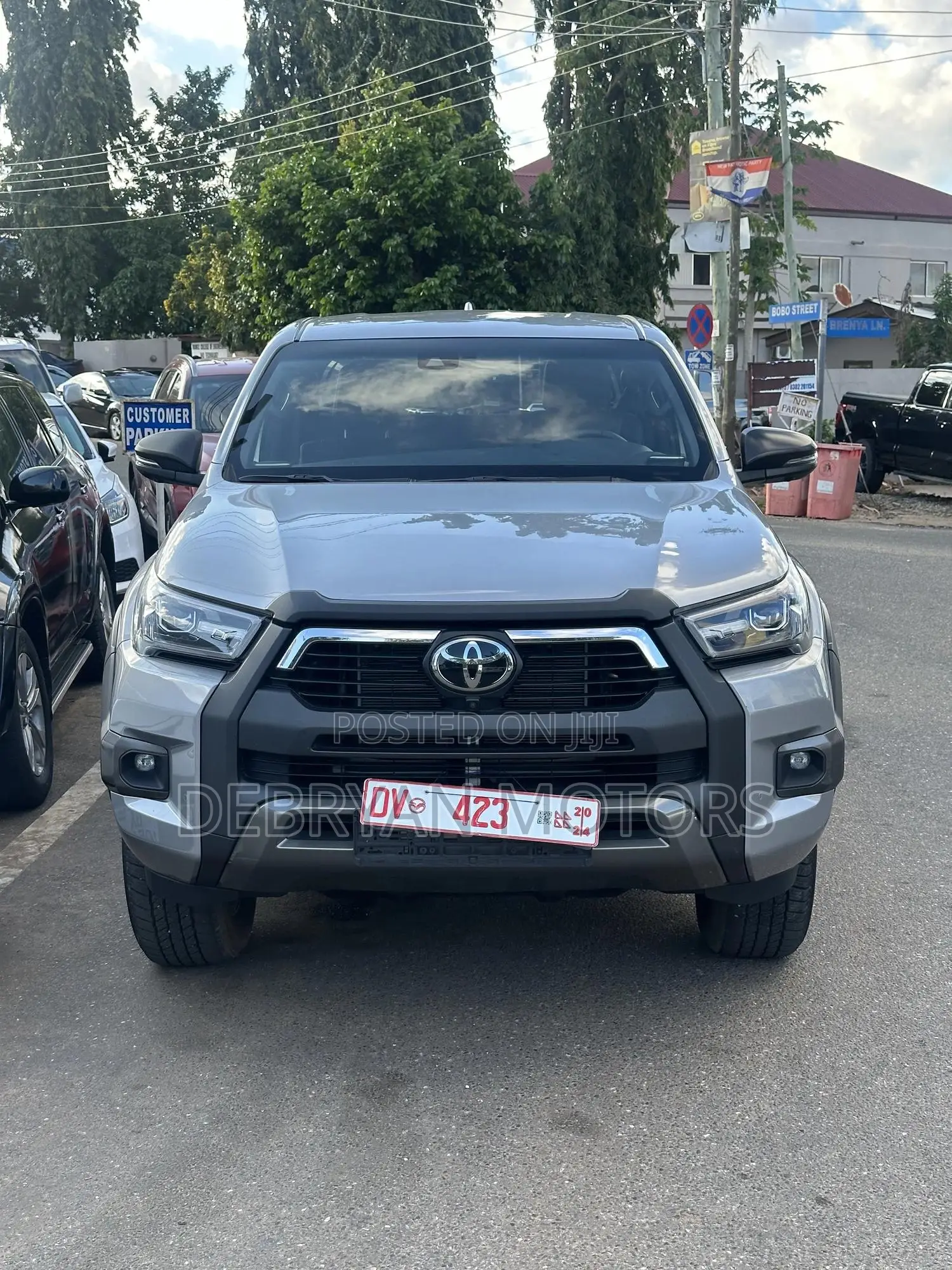 New Toyota Hilux 2023 Silver