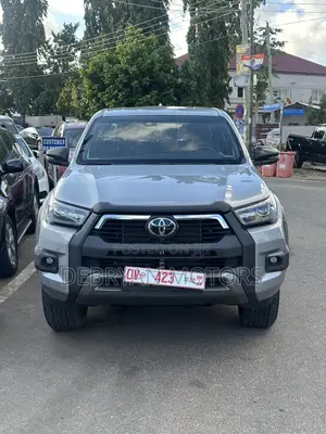 New Toyota Hilux 2023 Silver