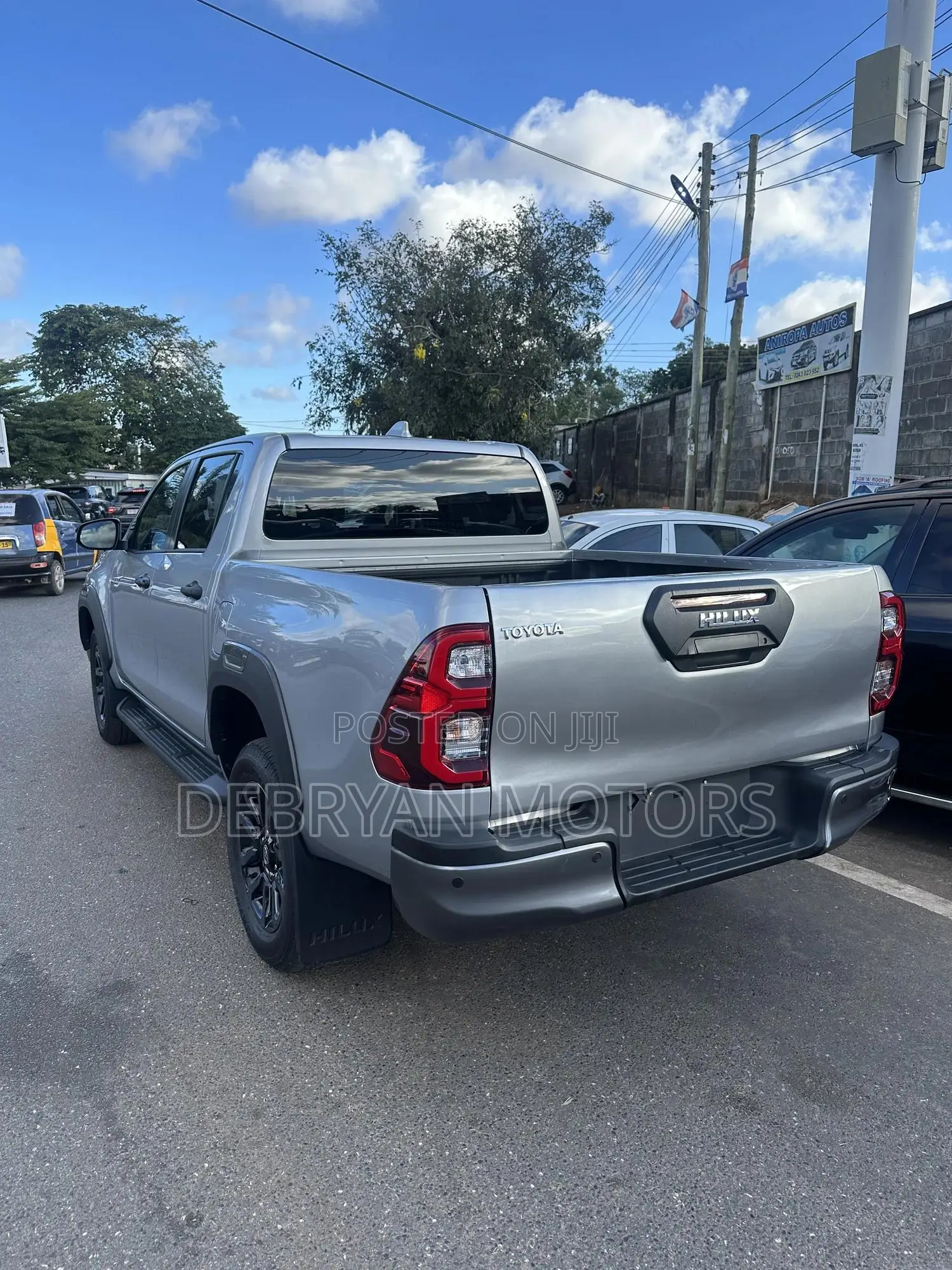New Toyota Hilux 2023 Silver