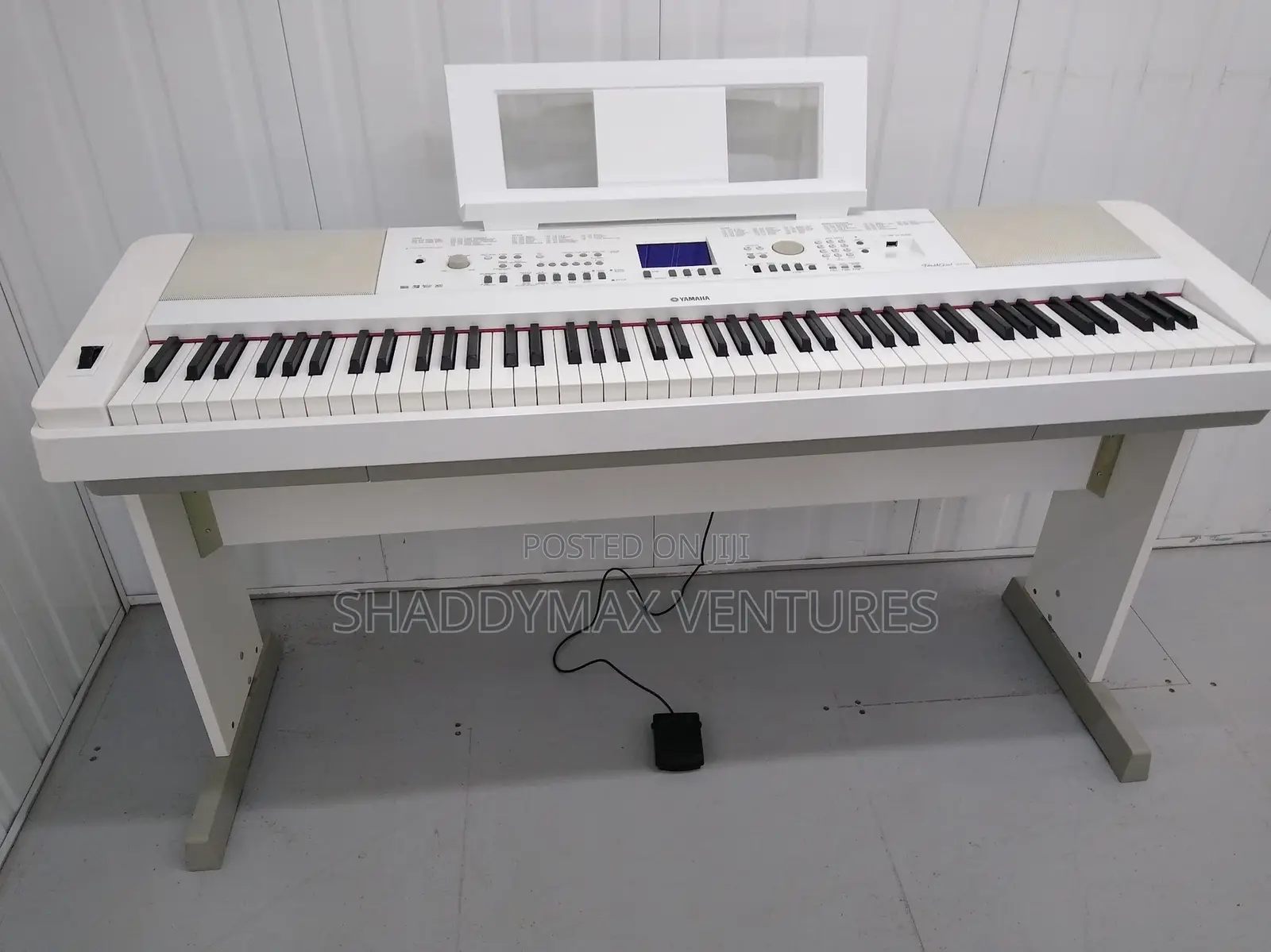 Yamaha DGX650 Portable Grand Piano