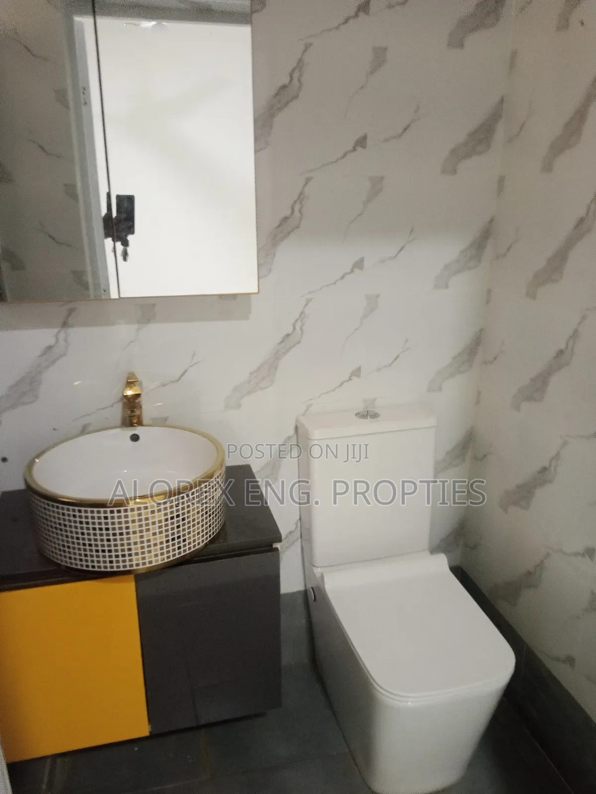2bdrm Apartment in $65,000 Amrahia, Adenta for sale