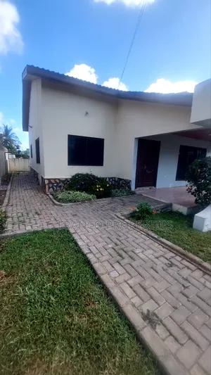 2bdrm House in Kg. Franco, Spintex for sale
