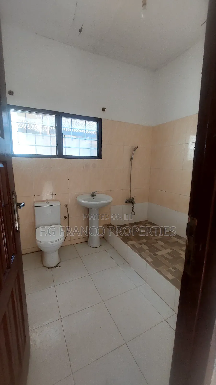 2bdrm House in Kg. Franco, Spintex for sale