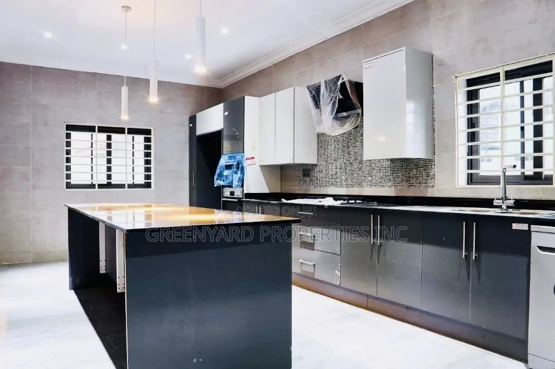 4bdrm Townhouse/Terrace in Adenta for sale