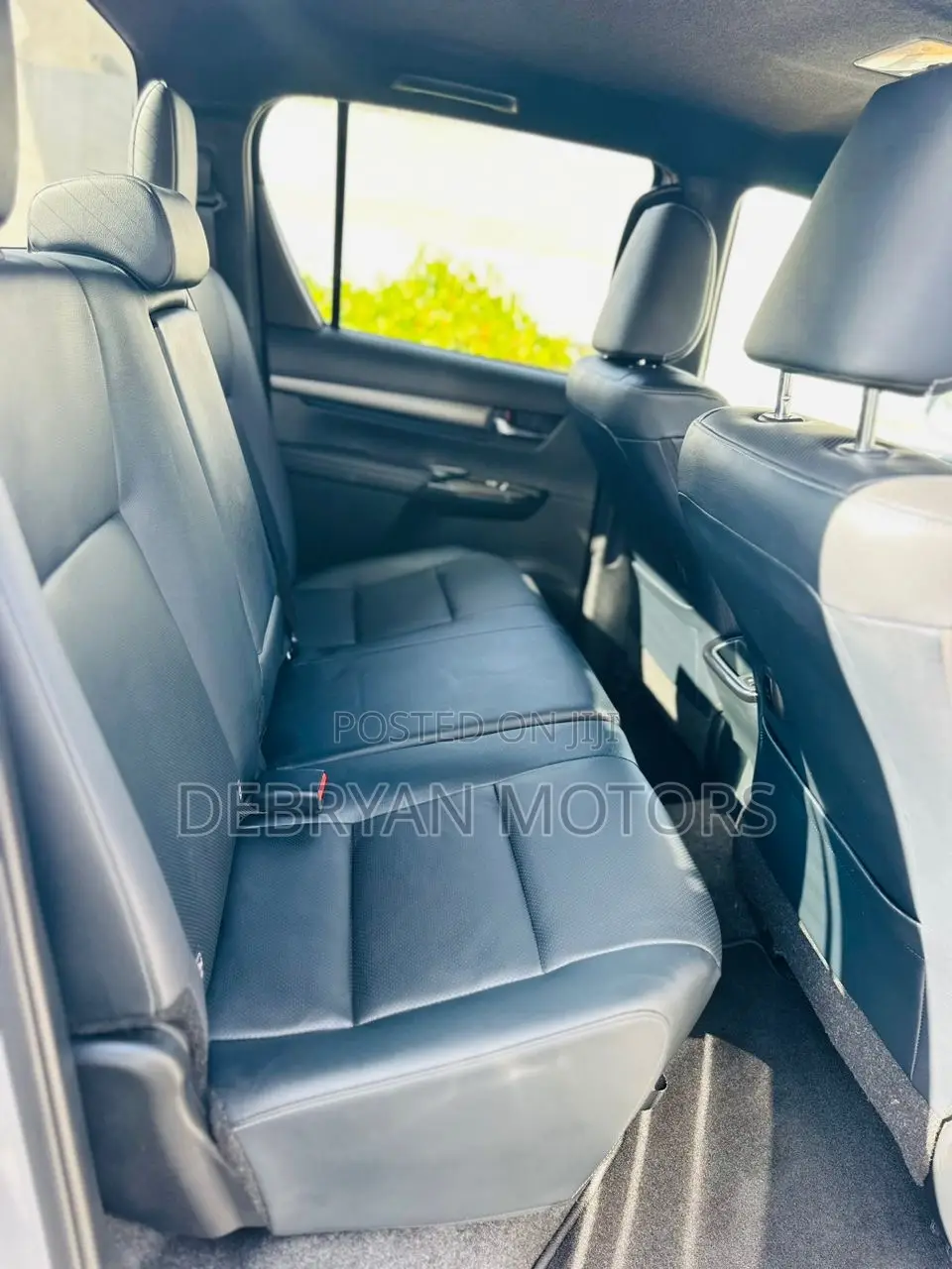 New Toyota Hilux 2023 Silver