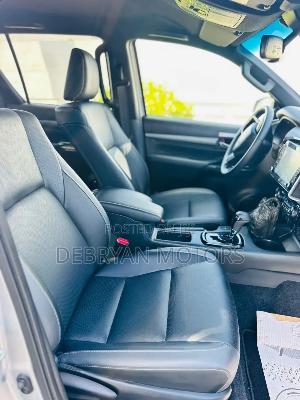 New Toyota Hilux 2023 Silver