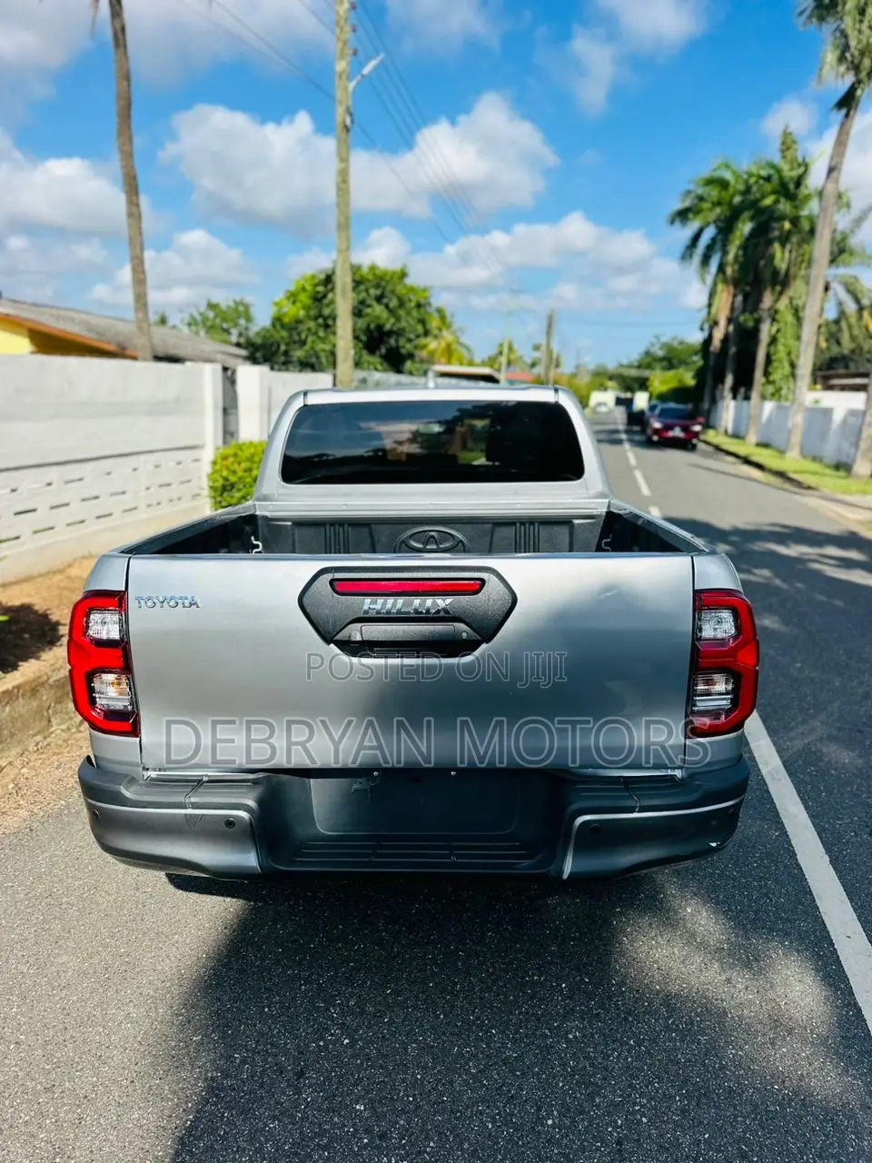 New Toyota Hilux 2023 Silver
