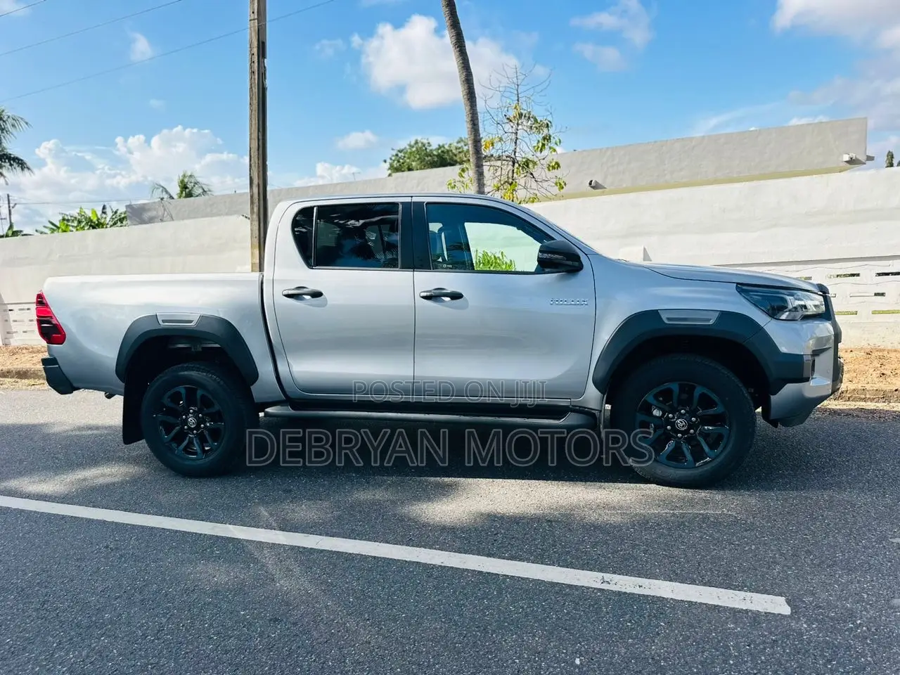 New Toyota Hilux 2023 Silver