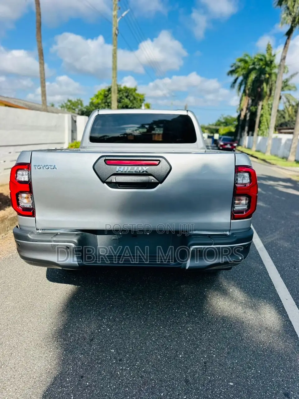 New Toyota Hilux 2023 Silver