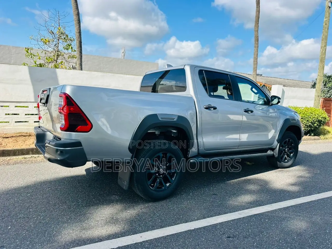 New Toyota Hilux 2023 Silver