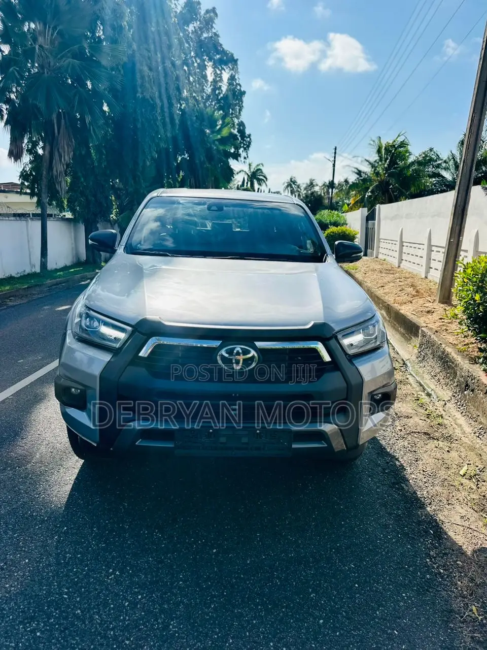 New Toyota Hilux 2023 Silver
