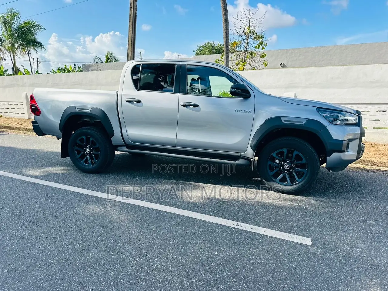 New Toyota Hilux 2023 Silver