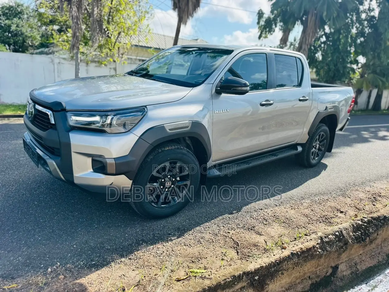 New Toyota Hilux 2023 Silver