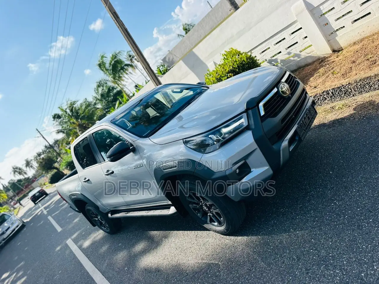 New Toyota Hilux 2023 Silver