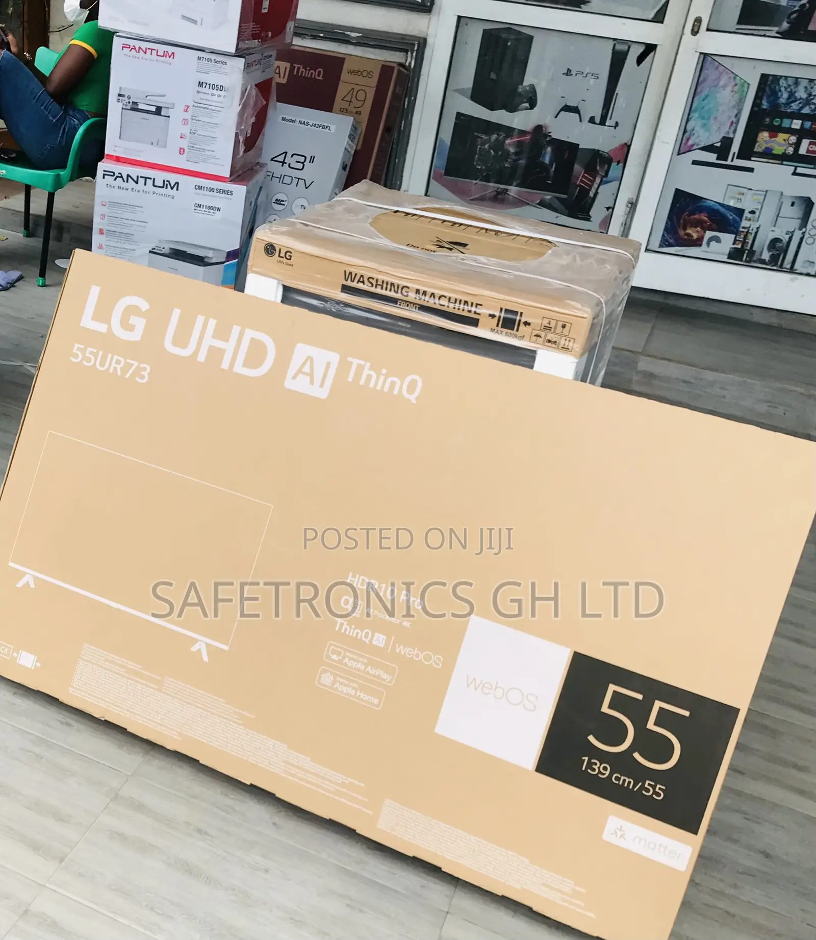 Essential and Adjustable 55 Led Smart UR73 UHD Tv
