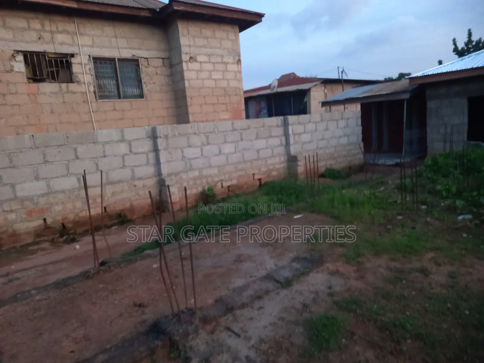 18 Bedrooms Hostel For Sale At Kenyasi