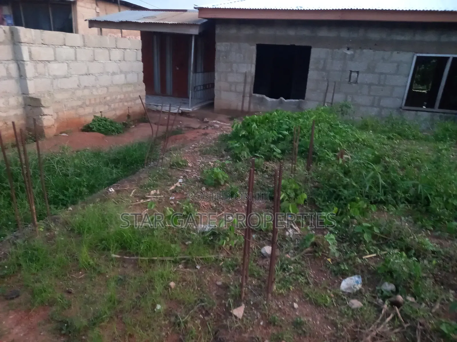 18 Bedrooms Hostel For Sale At Kenyasi