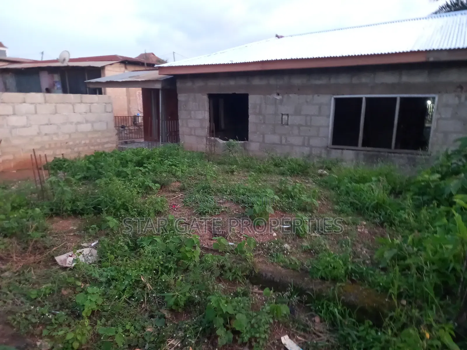 18 Bedrooms Hostel For Sale At Kenyasi
