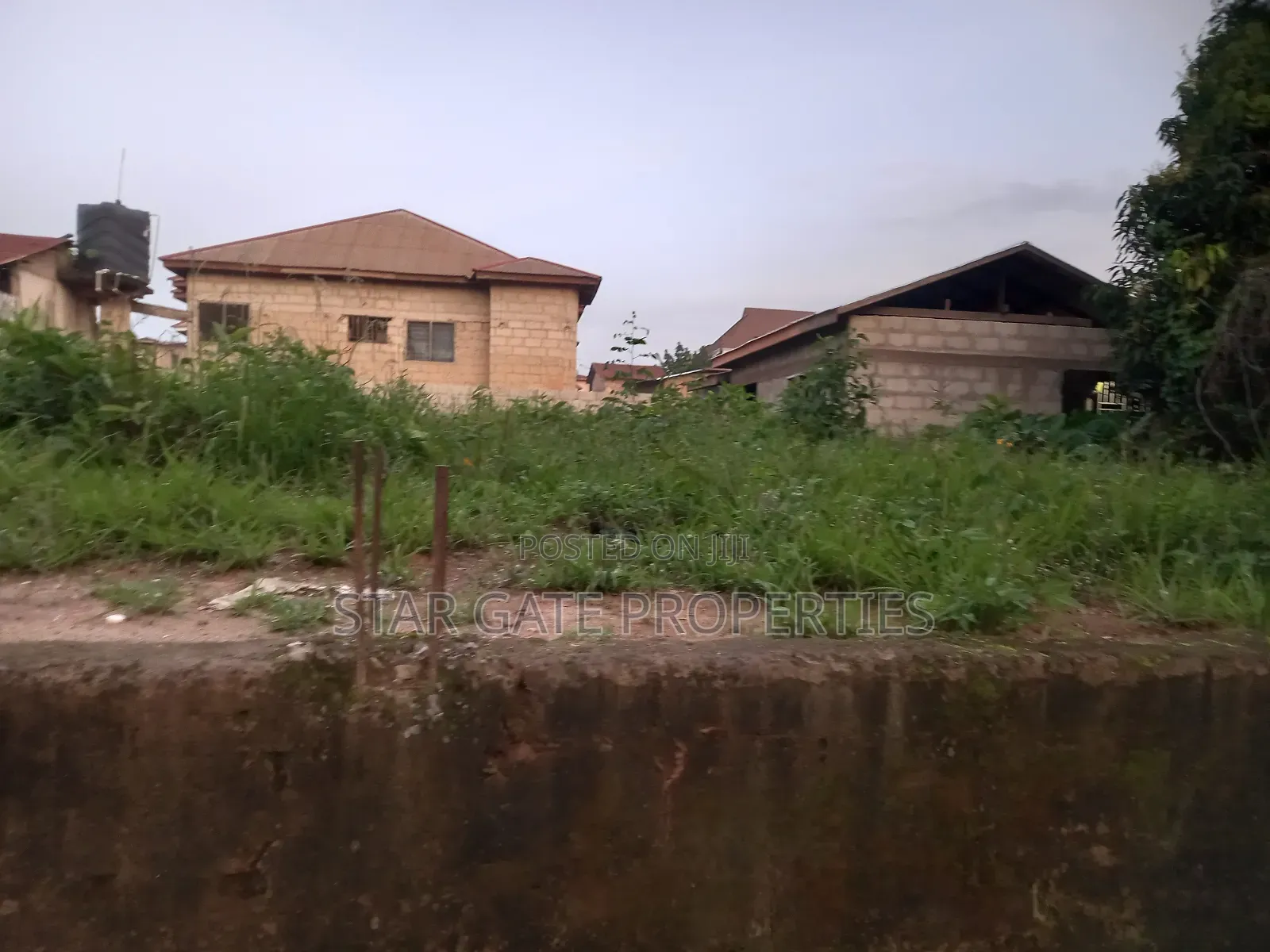 18 Bedrooms Hostel For Sale At Kenyasi