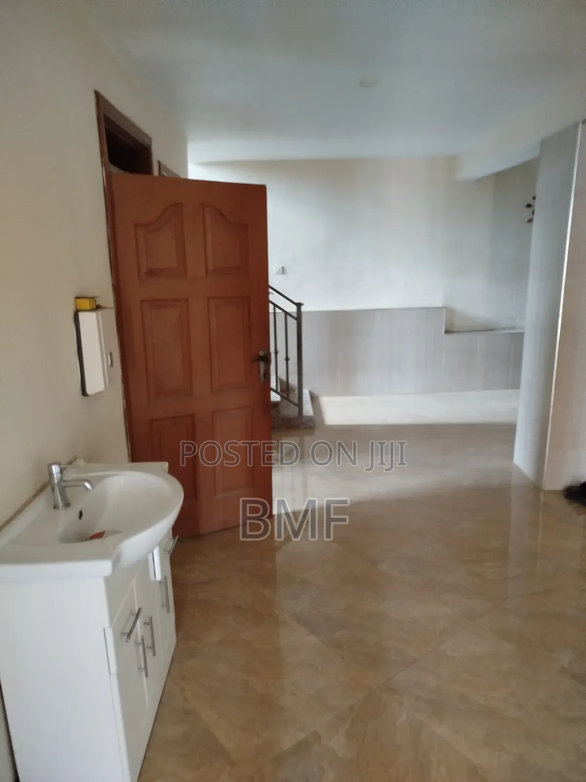 5bdrm House in Kwabenya for sale