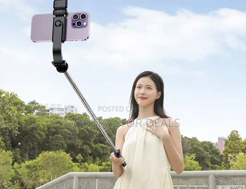 Qontractor Deals Extendable Selfie Stick 1.7 Tripod (Led)