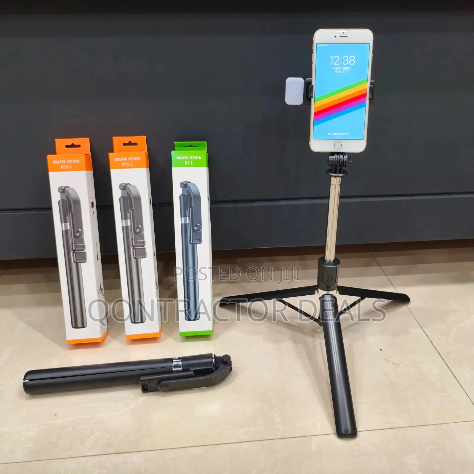 Qontractor Deals Extendable Selfie Stick 1.7 Tripod (Led)