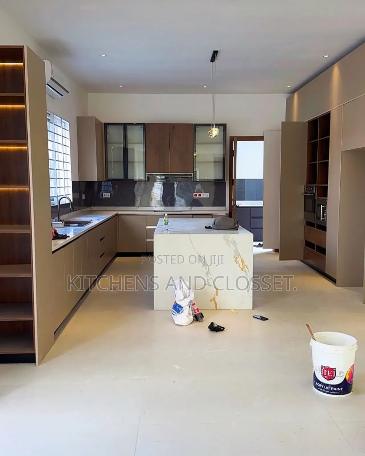 Modern Kitchen Capinent
