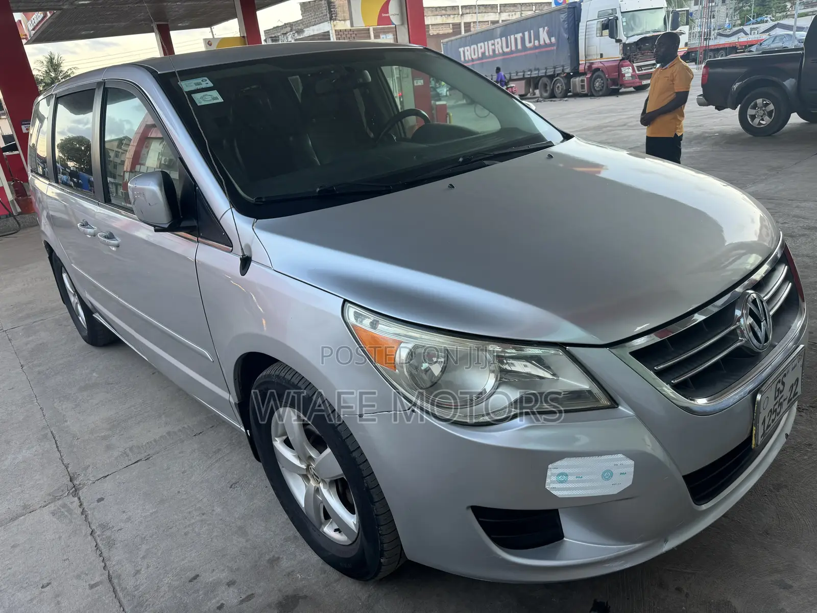 Volkswagen Routan SE 2010 Silver