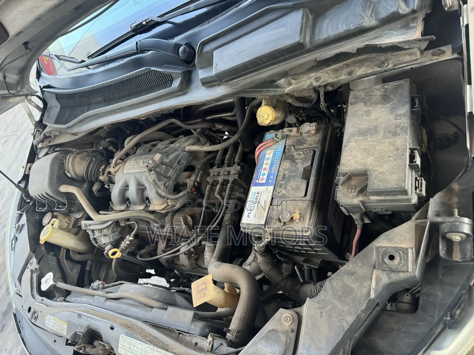 Volkswagen Routan SE 2010 Silver