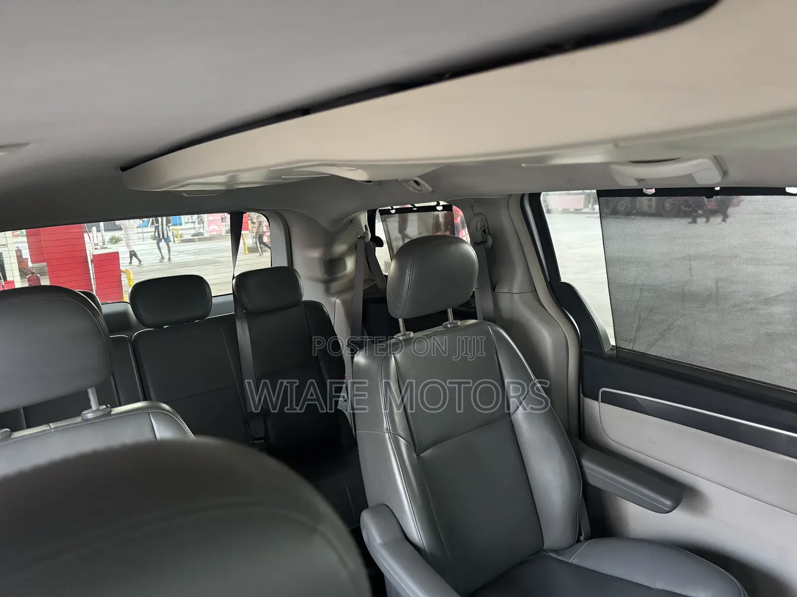 Volkswagen Routan SE 2010 Silver