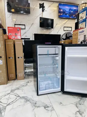 Adjustable Tel Single Door Pearl Black