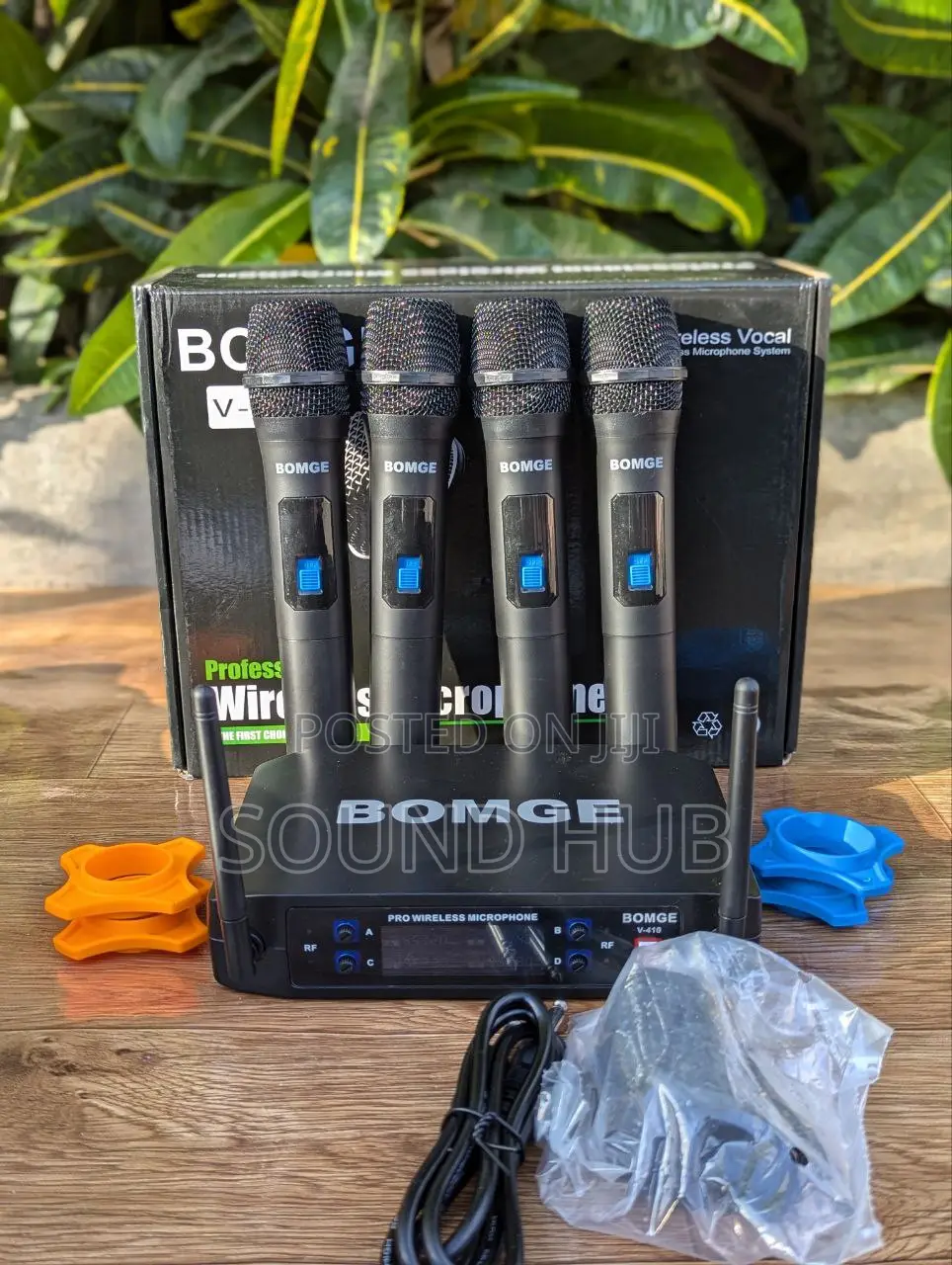 Bomge 4-channel Dynamic Wireless Microphone System - Black