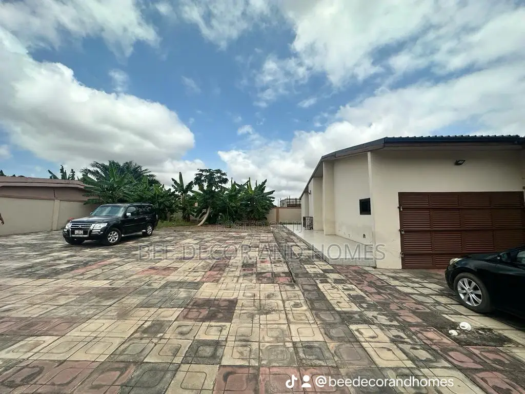4bdrm House in Bee Decor & Homes, Dome for sale
