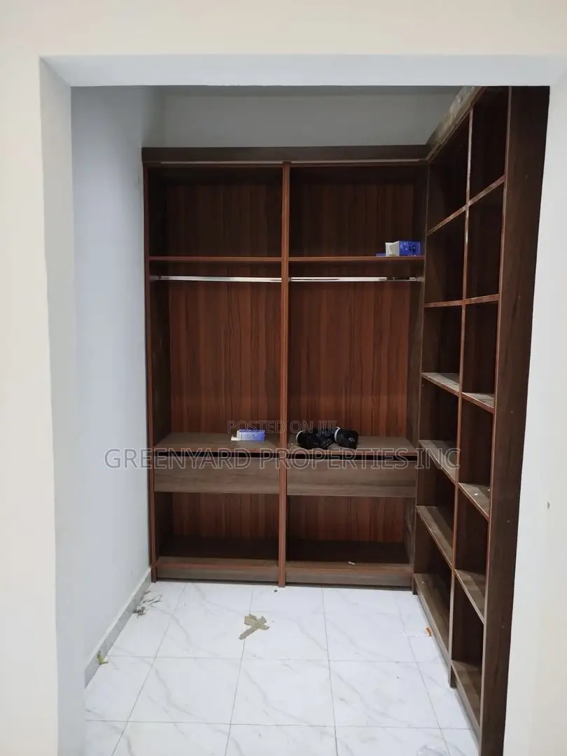 4bdrm House in Lakeside for sale