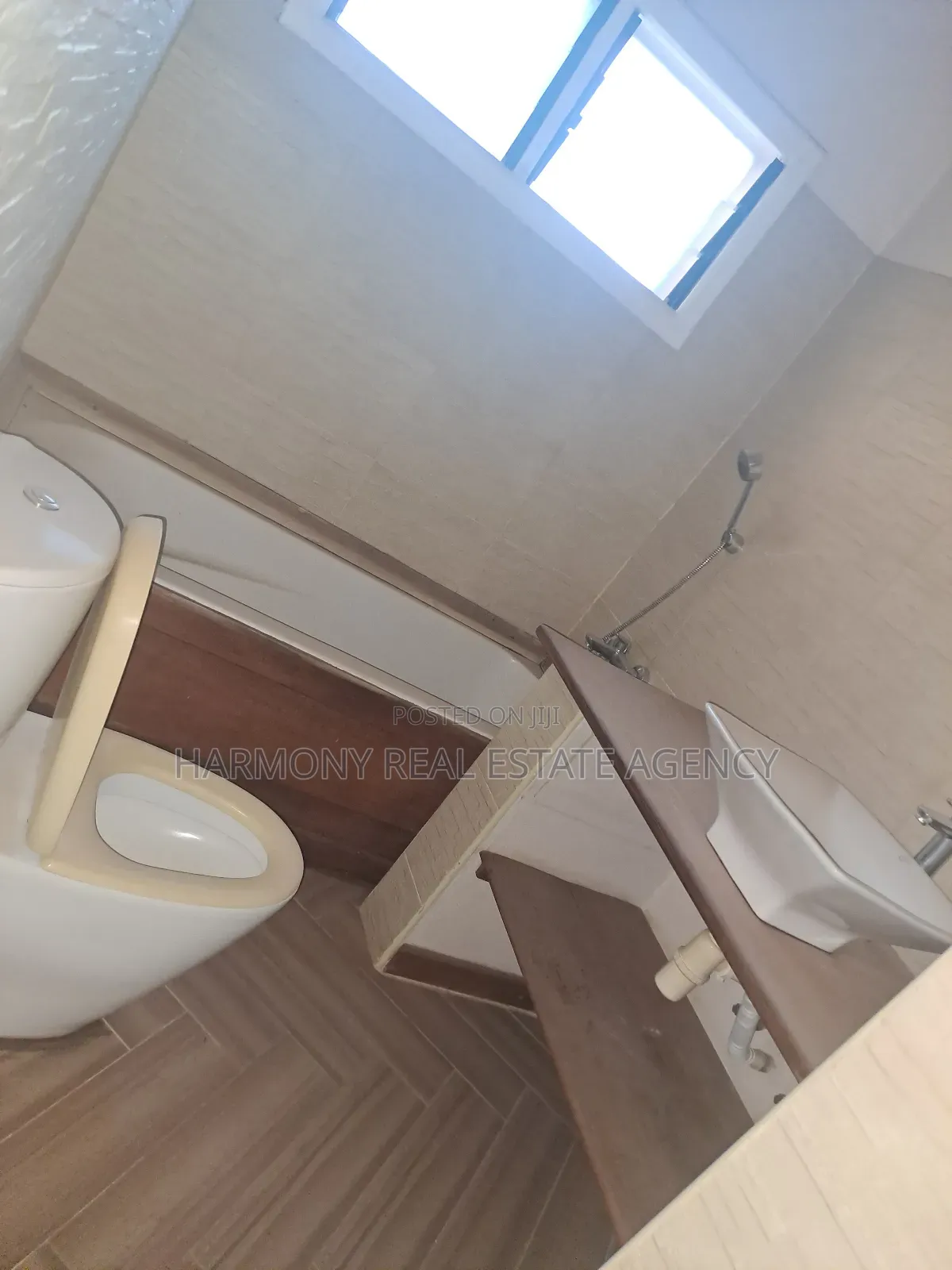 5bdrm House in Dzorwulu for rent