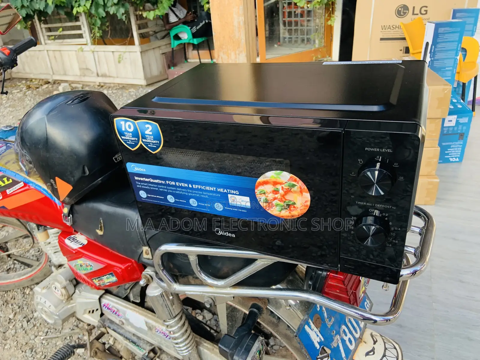 Black Midea 20 Litres Microwave