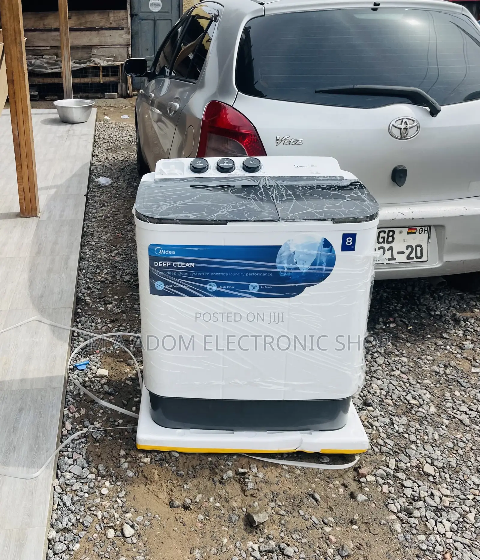 Classic Design Midea 7kg Semi-Automatic Washing Machine.