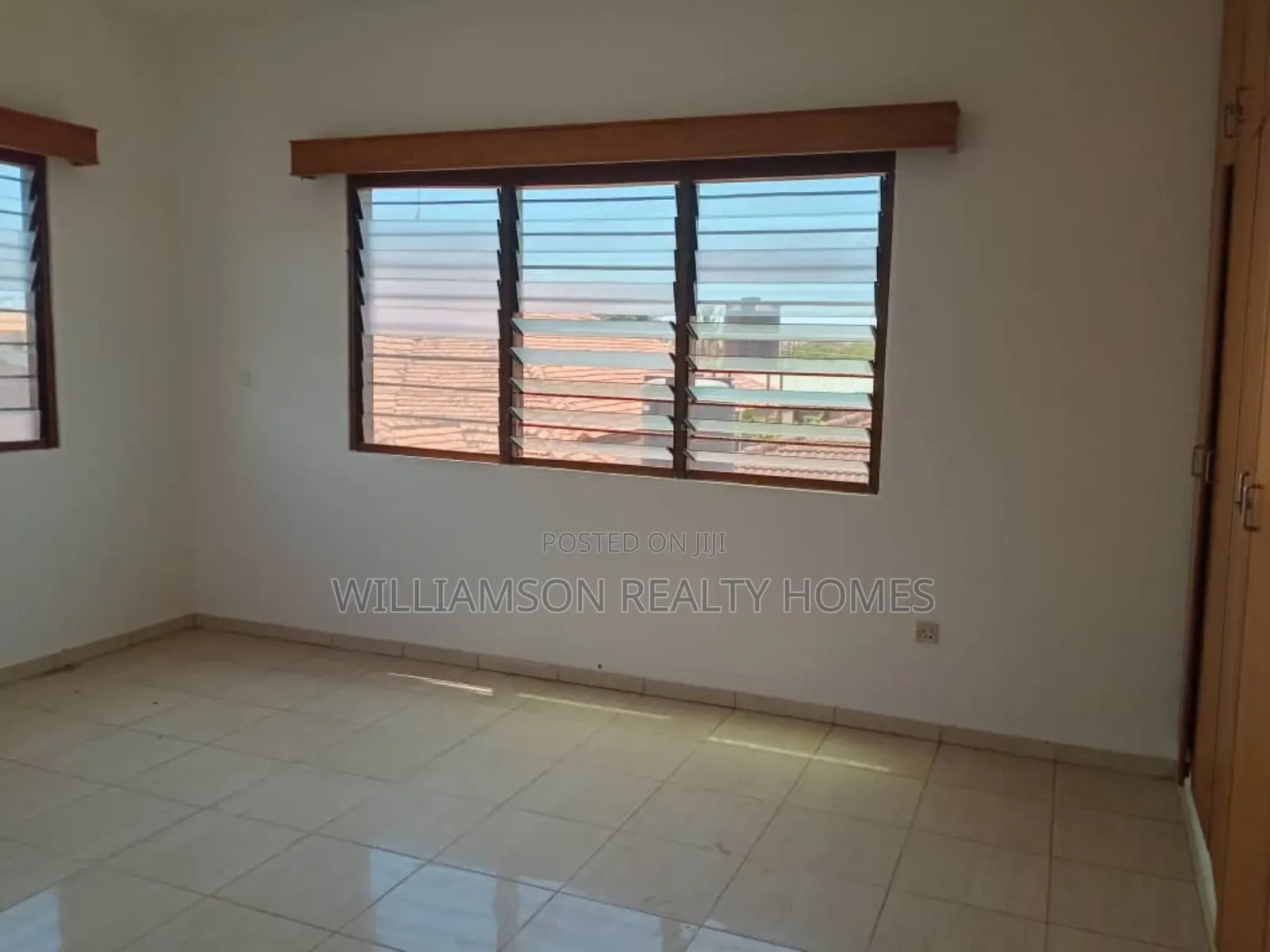 5bdrm Duplex in Community 20 Estate, Spintex for rent