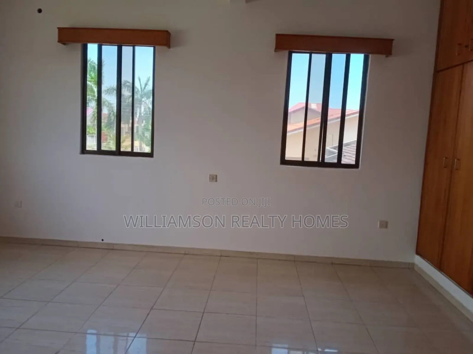 5bdrm Duplex in Community 20 Estate, Spintex for rent