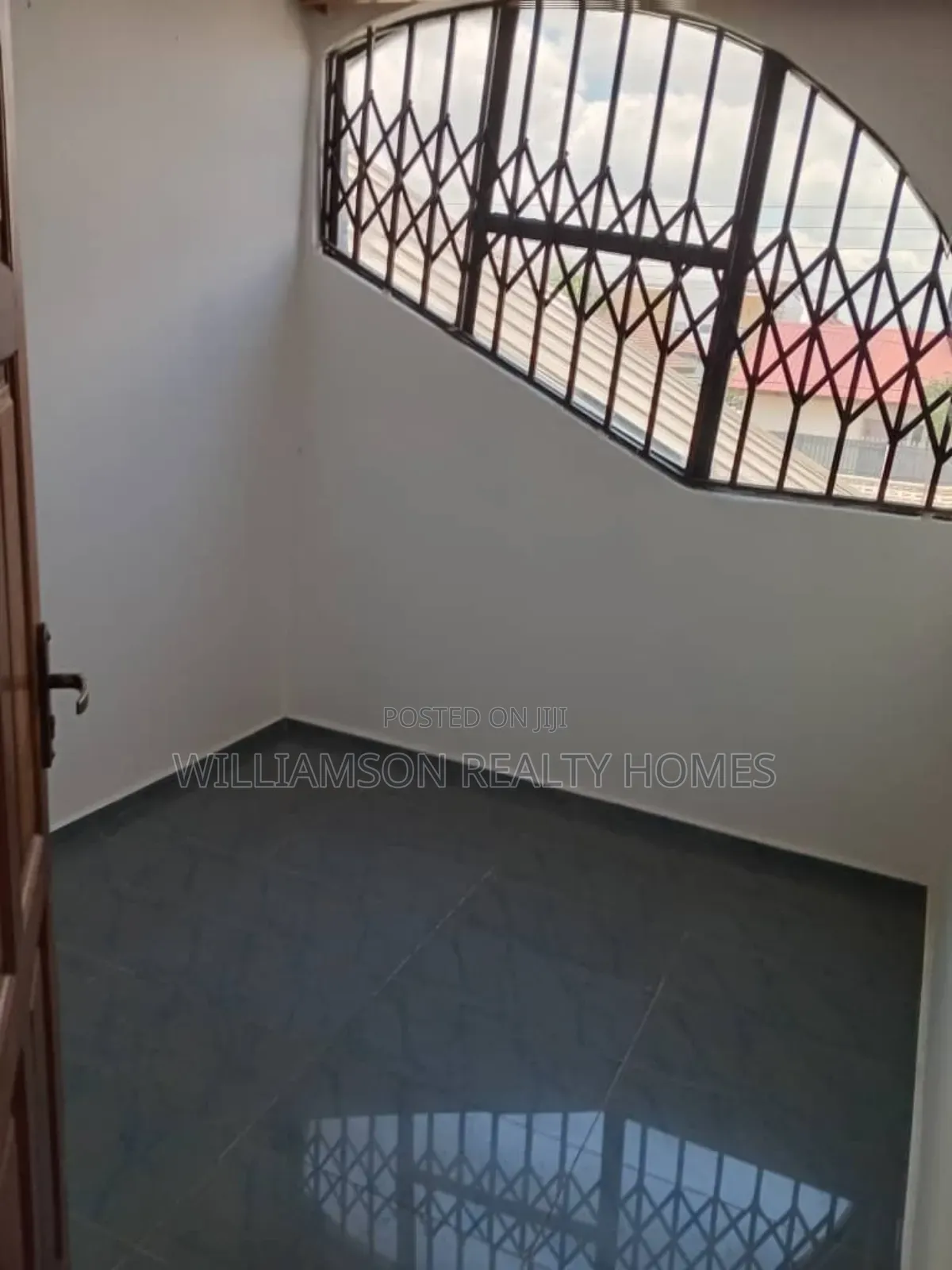5bdrm Duplex in Community 20 Estate, Spintex for rent