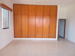 5bdrm Duplex in Community 20 Estate, Spintex for rent