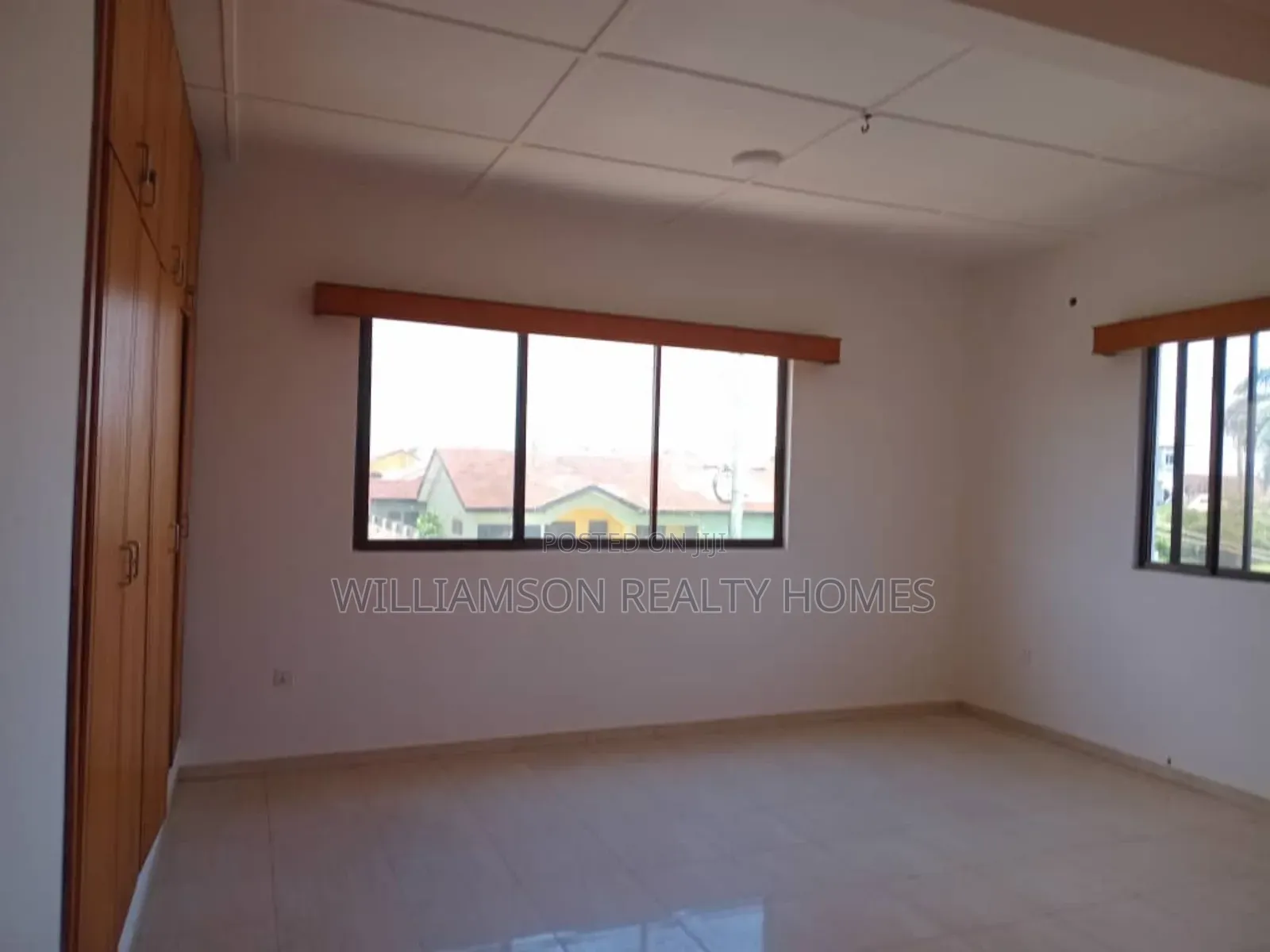 5bdrm Duplex in Community 20 Estate, Spintex for rent