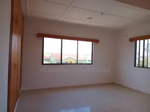 5bdrm Duplex in Community 20 Estate, Spintex for rent