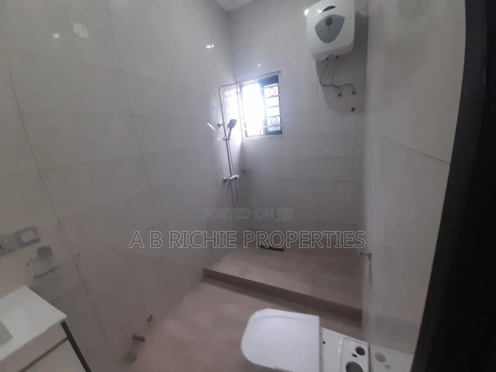 4bdrm House in Ab Richie Properties, Baatsona Total for sale