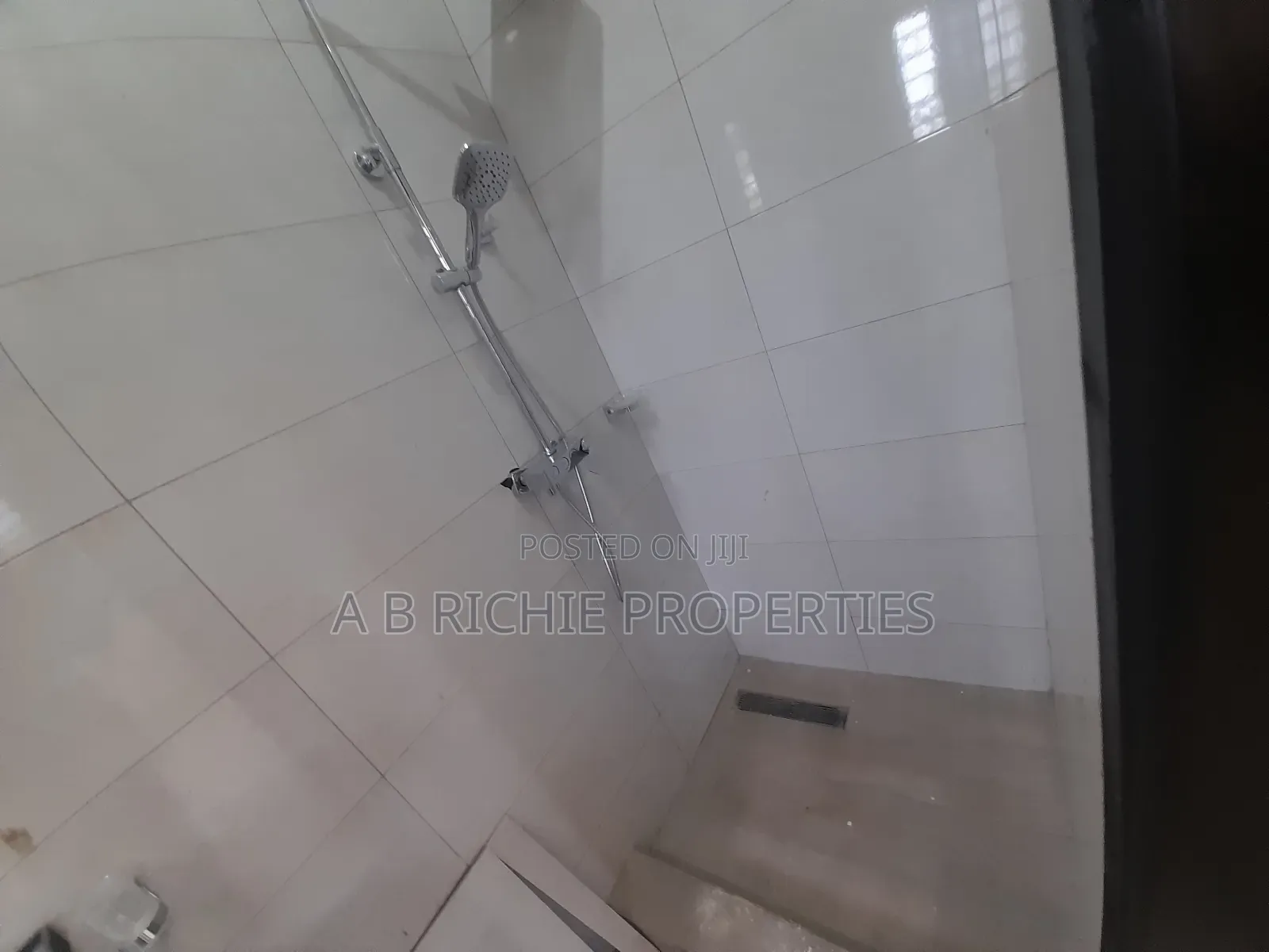 4bdrm House in Ab Richie Properties, Baatsona Total for sale