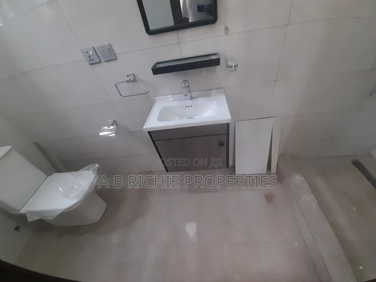 4bdrm House in Ab Richie Properties, Baatsona Total for sale